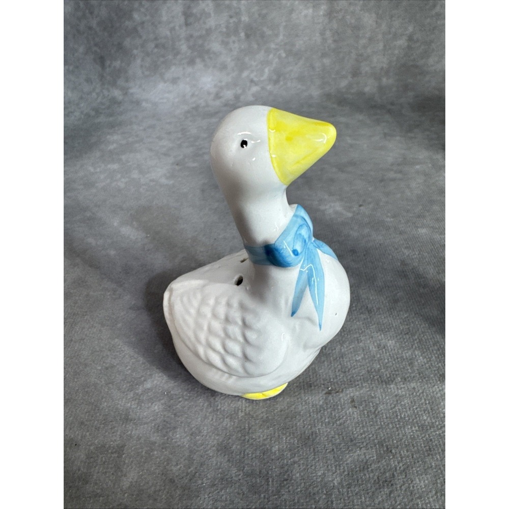 Vintage Blue Bow Geese Goose Salt and Pepper Shakers 1980s Cottage Core Granny - Picture 2 of 6
